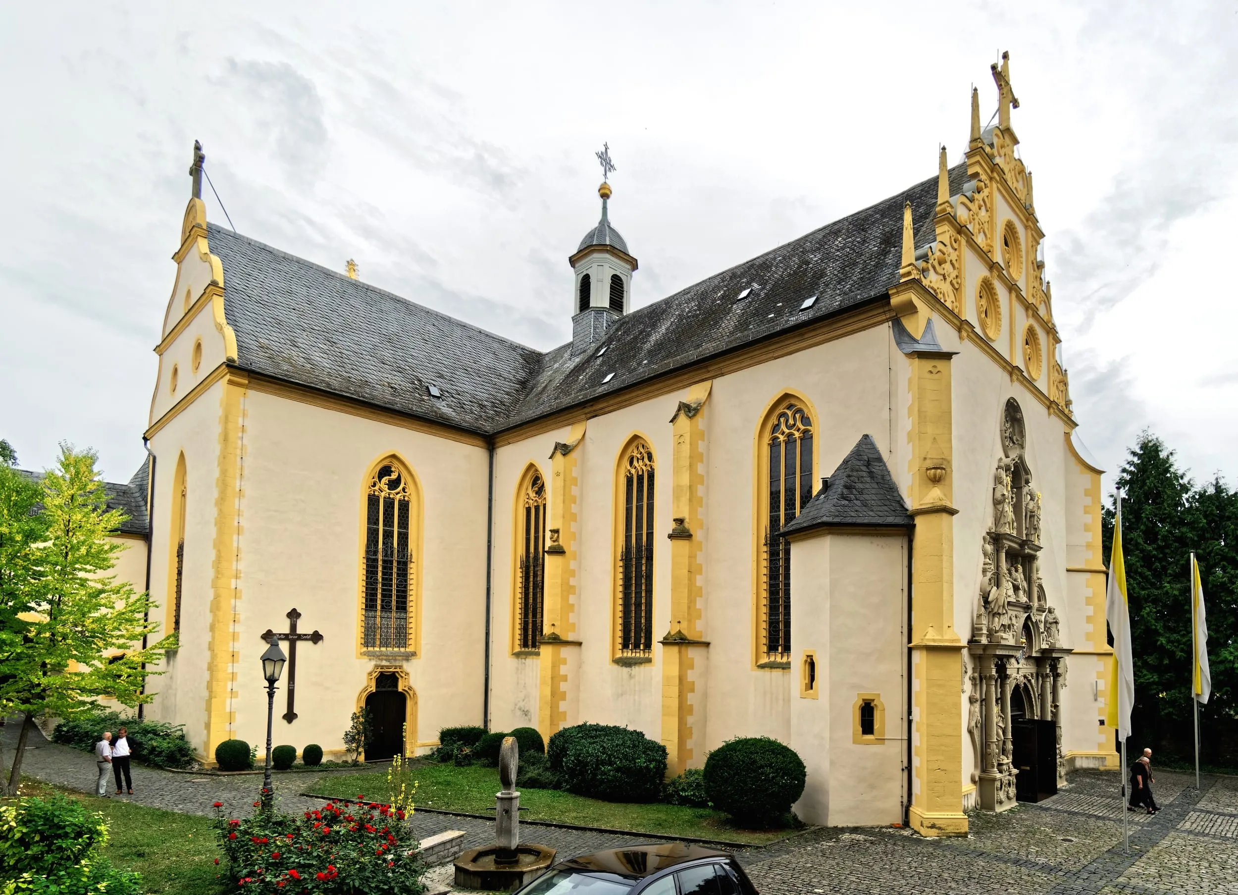 Außenansicht der Wallfahrtskirche Maria im Sand in Dettelbach.